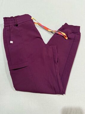 Figs Technical Collection Zamora in Burgundy